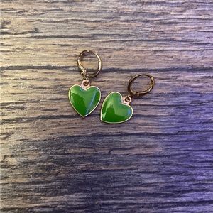 Green heart gold clip earrings